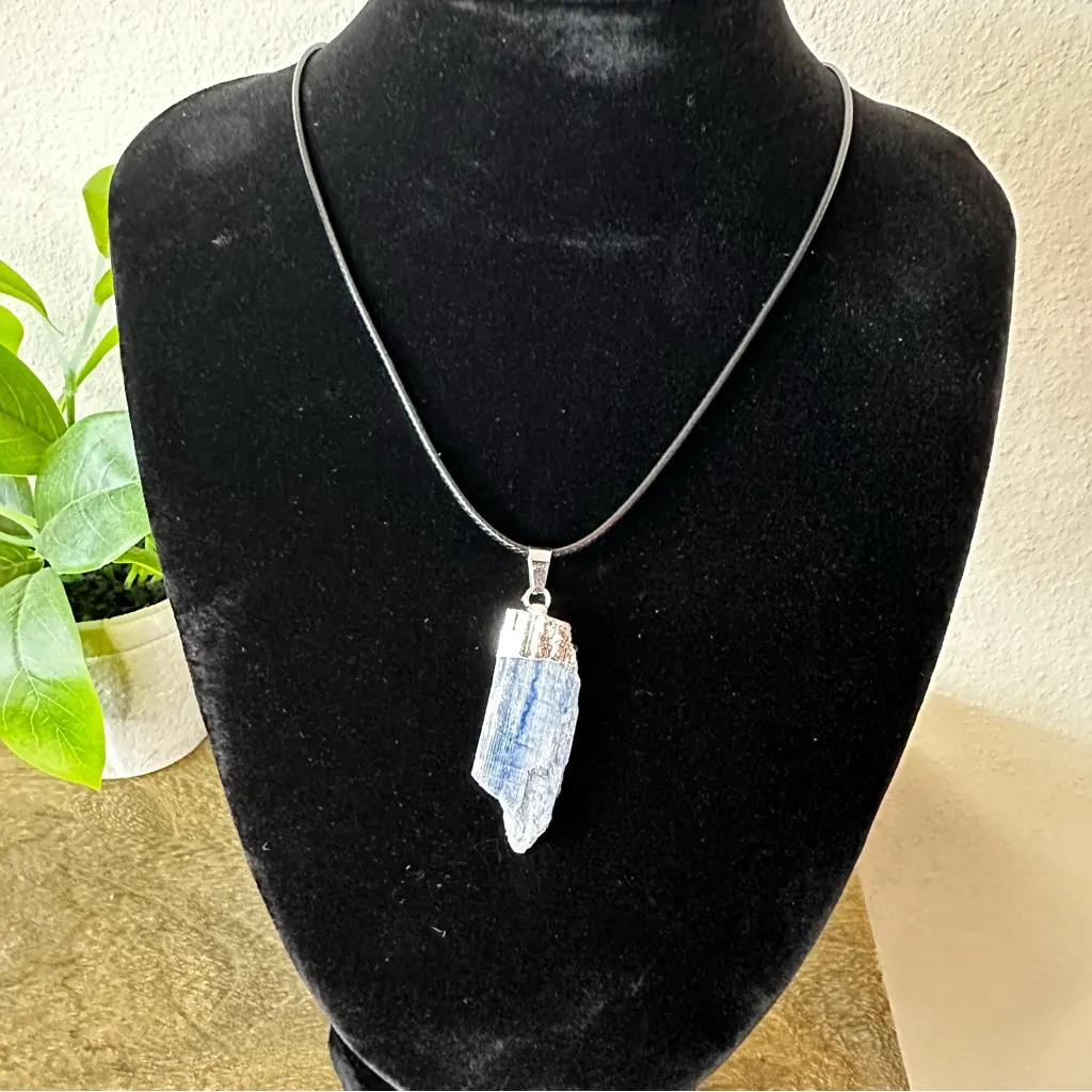 Kyanite Crystal Necklace Blue - Image 3