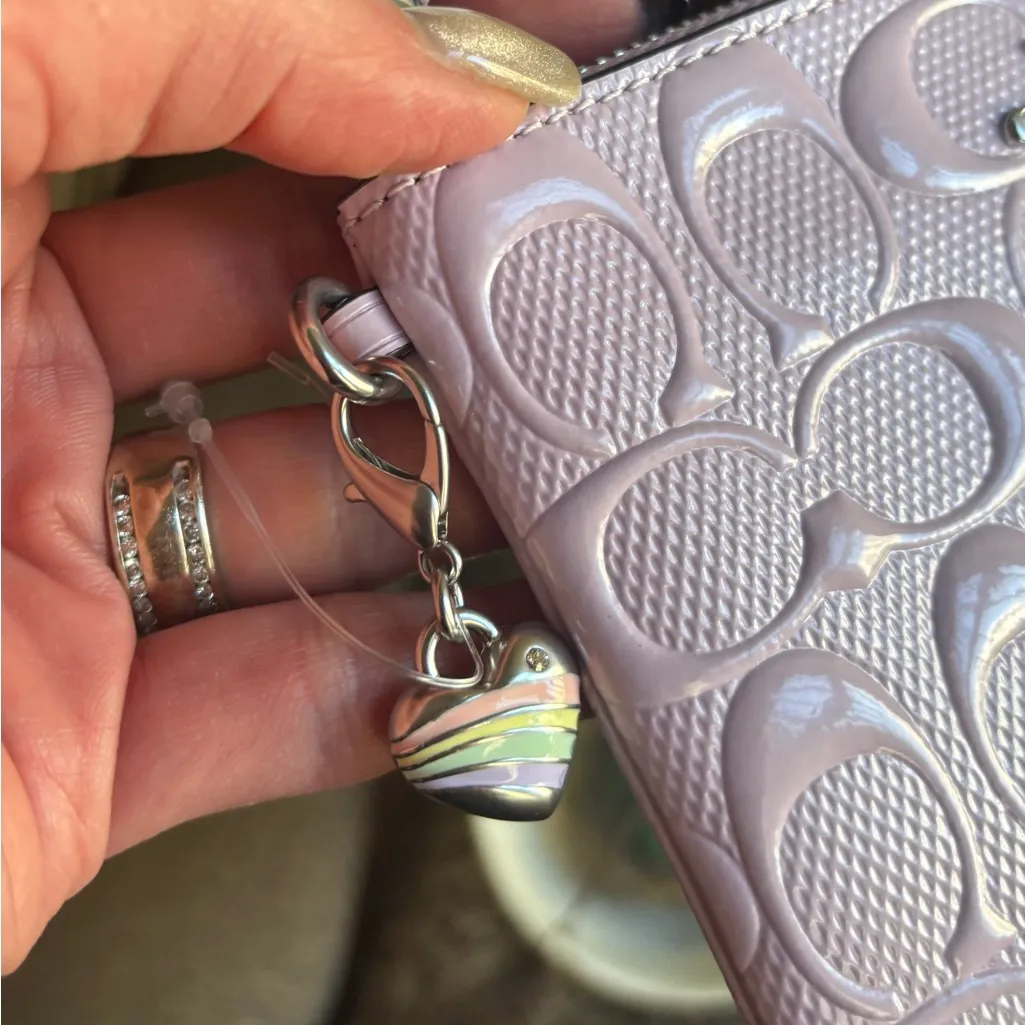 Authentic COACH patent signature leather zip top wristlet with a heart charm - Image 4