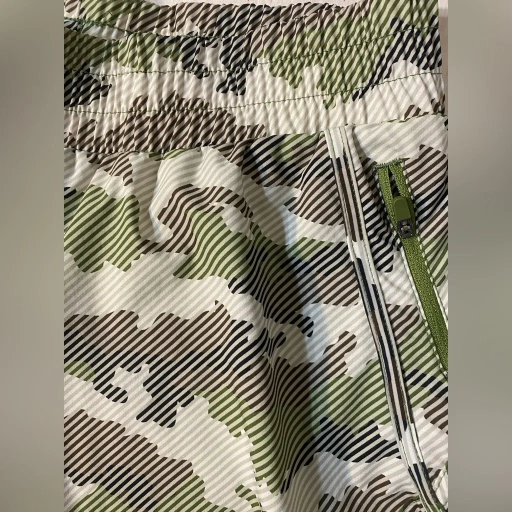 Small Avia Camo Green Women's Shorts - Image 3