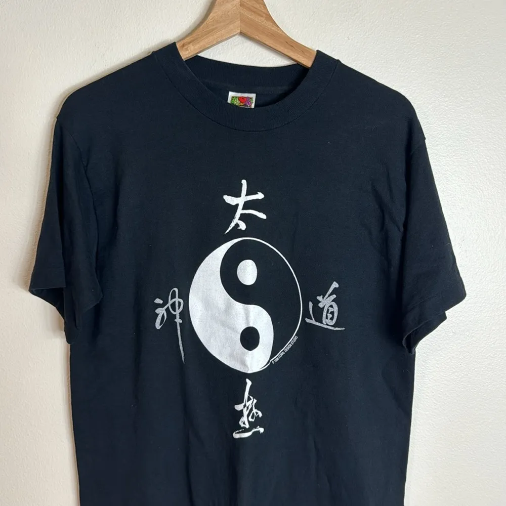 Vtg fruit of the loom heavy cotton yin and yang tshirt size medium single stitch - Image 2