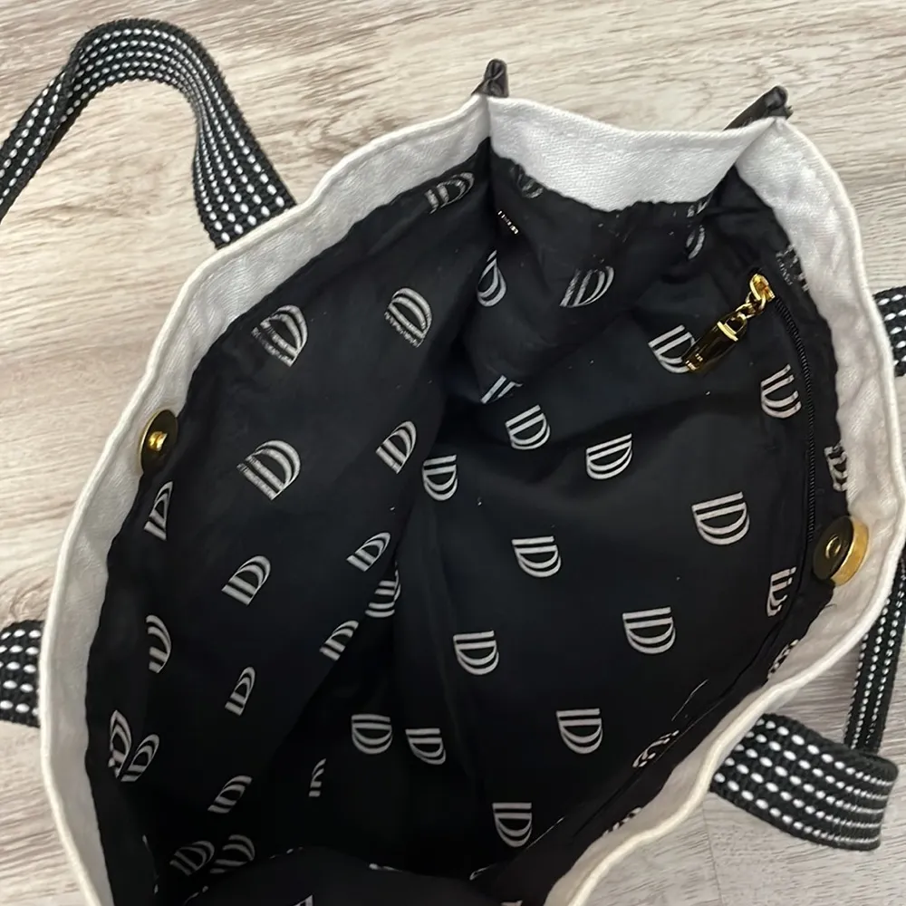 Draper's & Damon's White with Black Snap Top Tote Bag with Side Beverage Pockets - Image 4