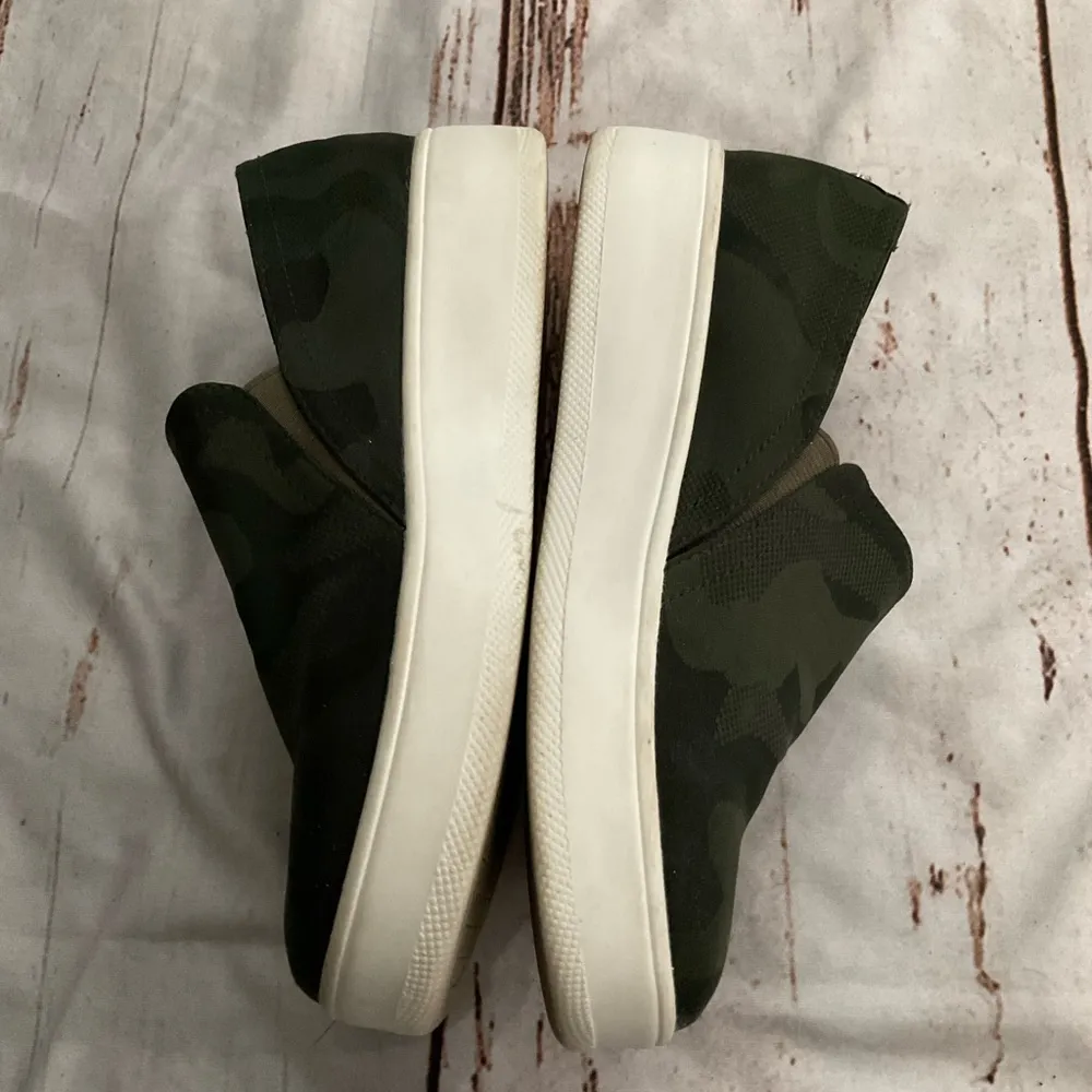 STEVE MADDEN CAMO SLIP ON SNEAKERS - Image 2