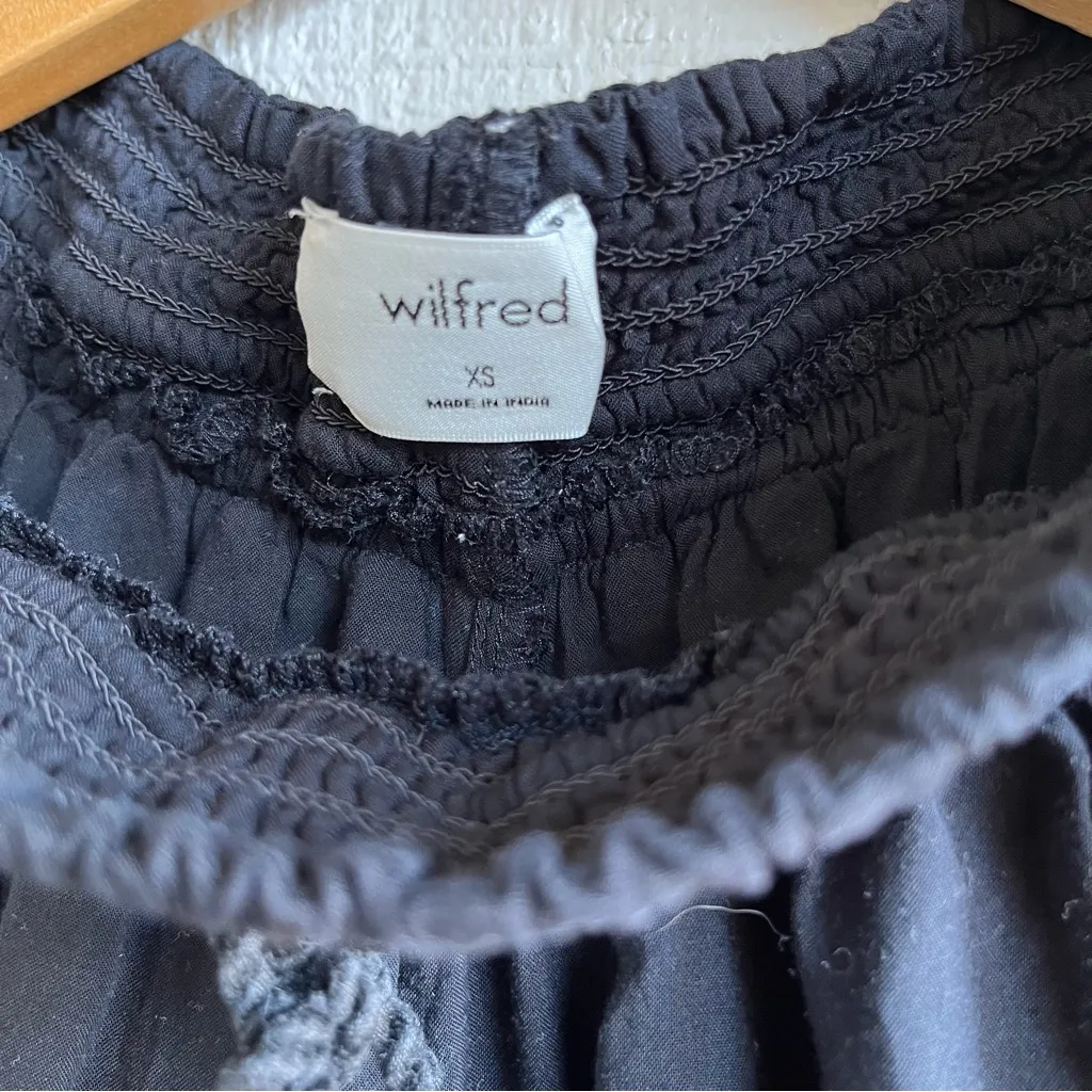 Aritzia Wilfred Nanterre Wide Leg Flowy Crop Pants Gauchos in Black Size XS - Image 4