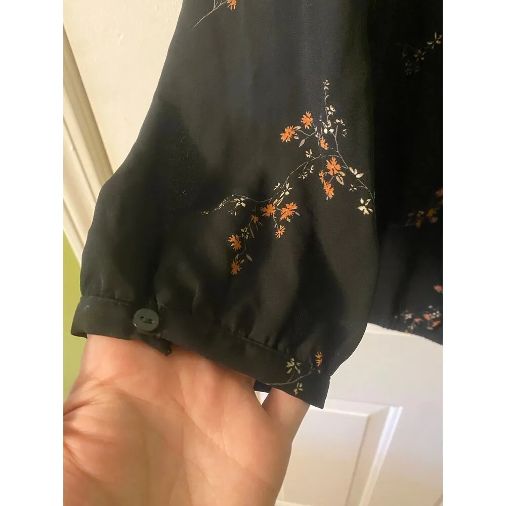 Maurices Women's Top Floral Criss Cross V Neck Blouse size Small - Image 7