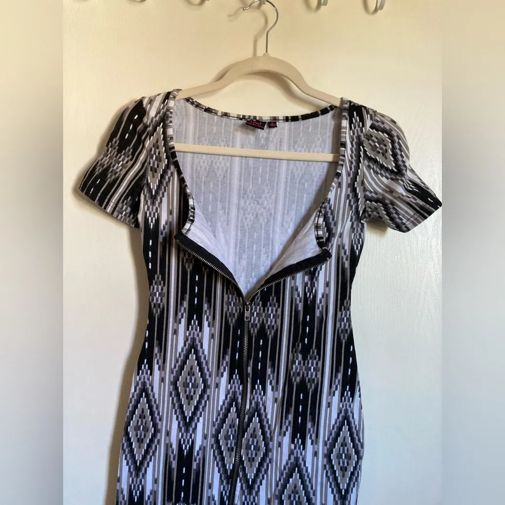 Material Girl White & Tan Aztec Print Zipper Front Mini Dress #Br - Image 5
