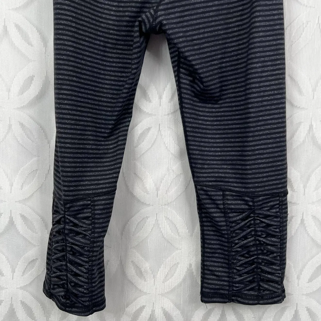Kyodan  Striped Cropped Leggings Size S - Image 5