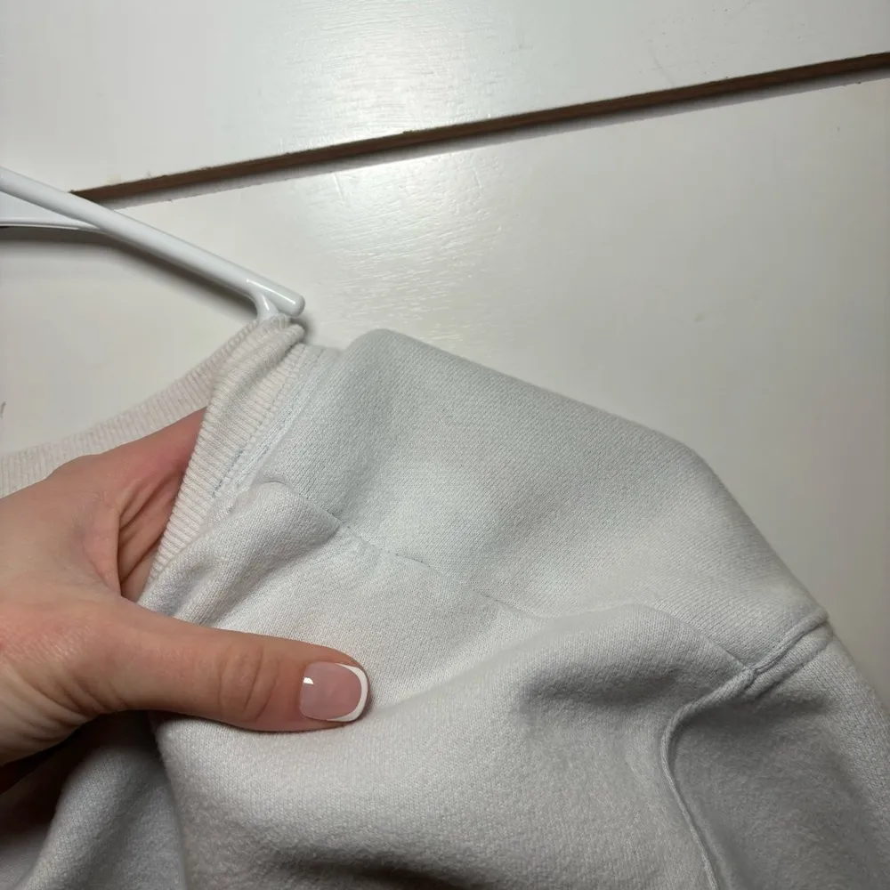 Aritzia TNA Cinch Front Crewneck FLAWED - Image 5