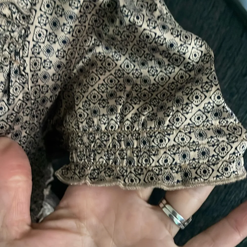 BCBGeneration Tan / Light Brown with Pattern Short Sleeve Top Size Medium - Image 4