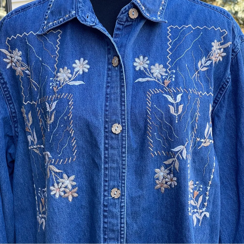 New Direction Floral Embroidered Blue Denim Jean Shirt Jacket Women’s Large - Image 4