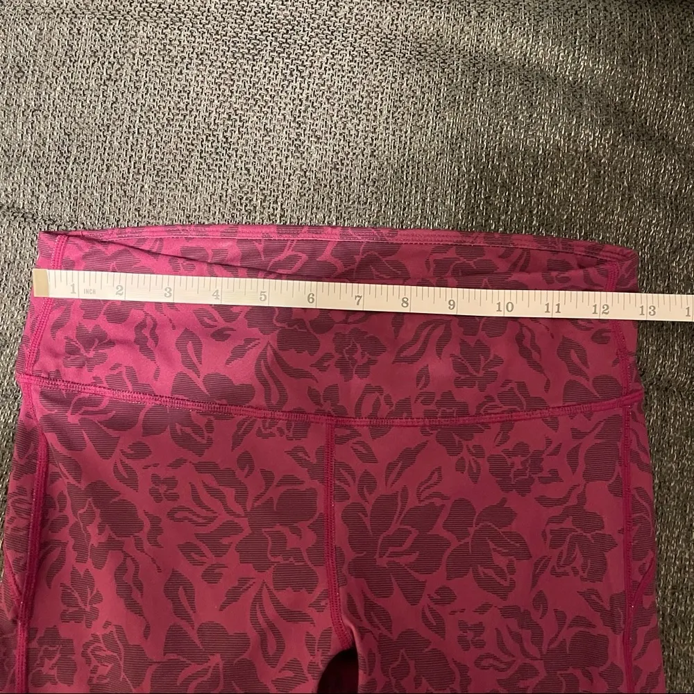 Fabletics Mid-Rise Printed PureLuxe Capri in Primrose Raspberry Size Medium - Image 7