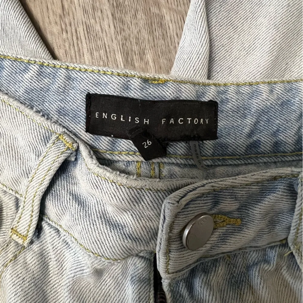 English Factory Destroyed Mom Jeans High Waist Size 26 - Image 5