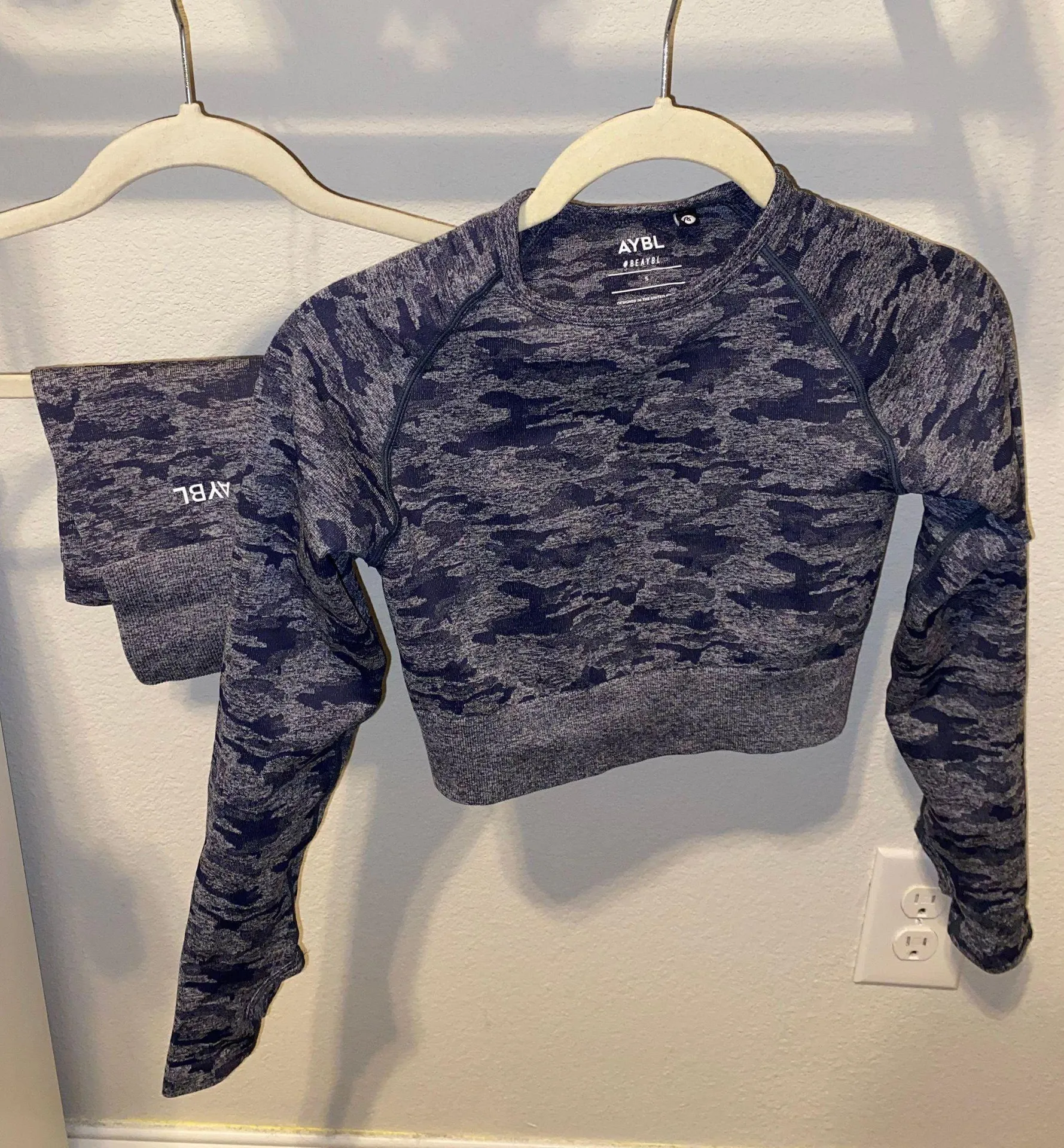 evolve camo seamless long sleeve crop top and shorts set - Image 3