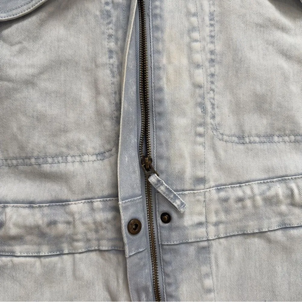 NWT Faherty Size Medium Blythe Jumpsuit Light Indigo Wash Style WBS2213 - Image 11