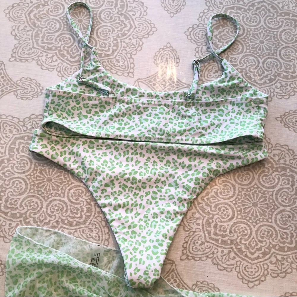 Green print bikini M with cover up - Image 4