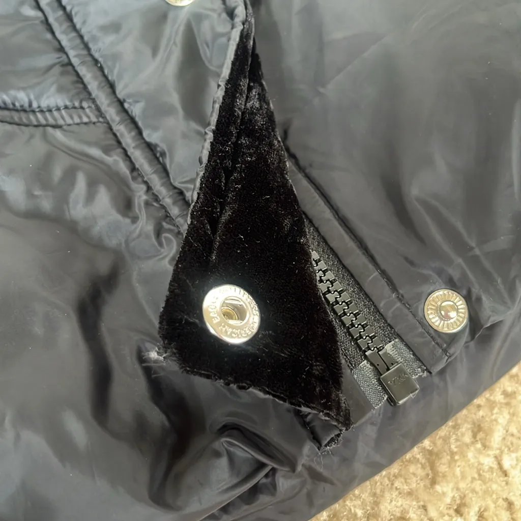 American Eagle Puffy Puffer Vest in Black Women's Medium - Image 8