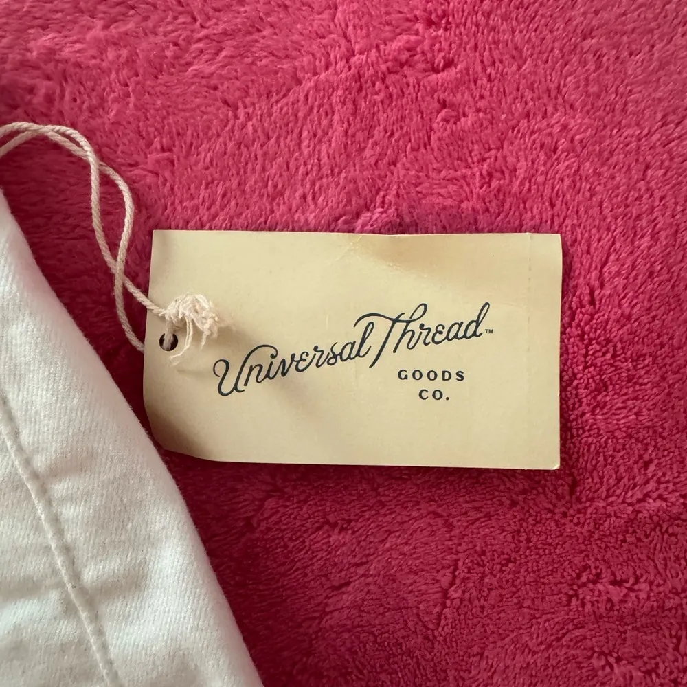 Universal Thread White Jean Shorts with Cuffed Hems - Image 4