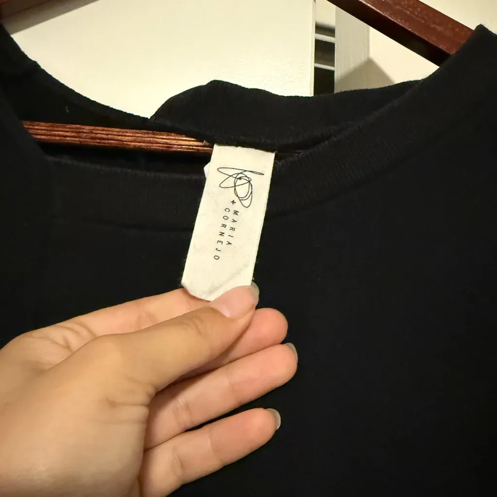 Black asymmetrical Crew Neck sweater Size M - Image 4