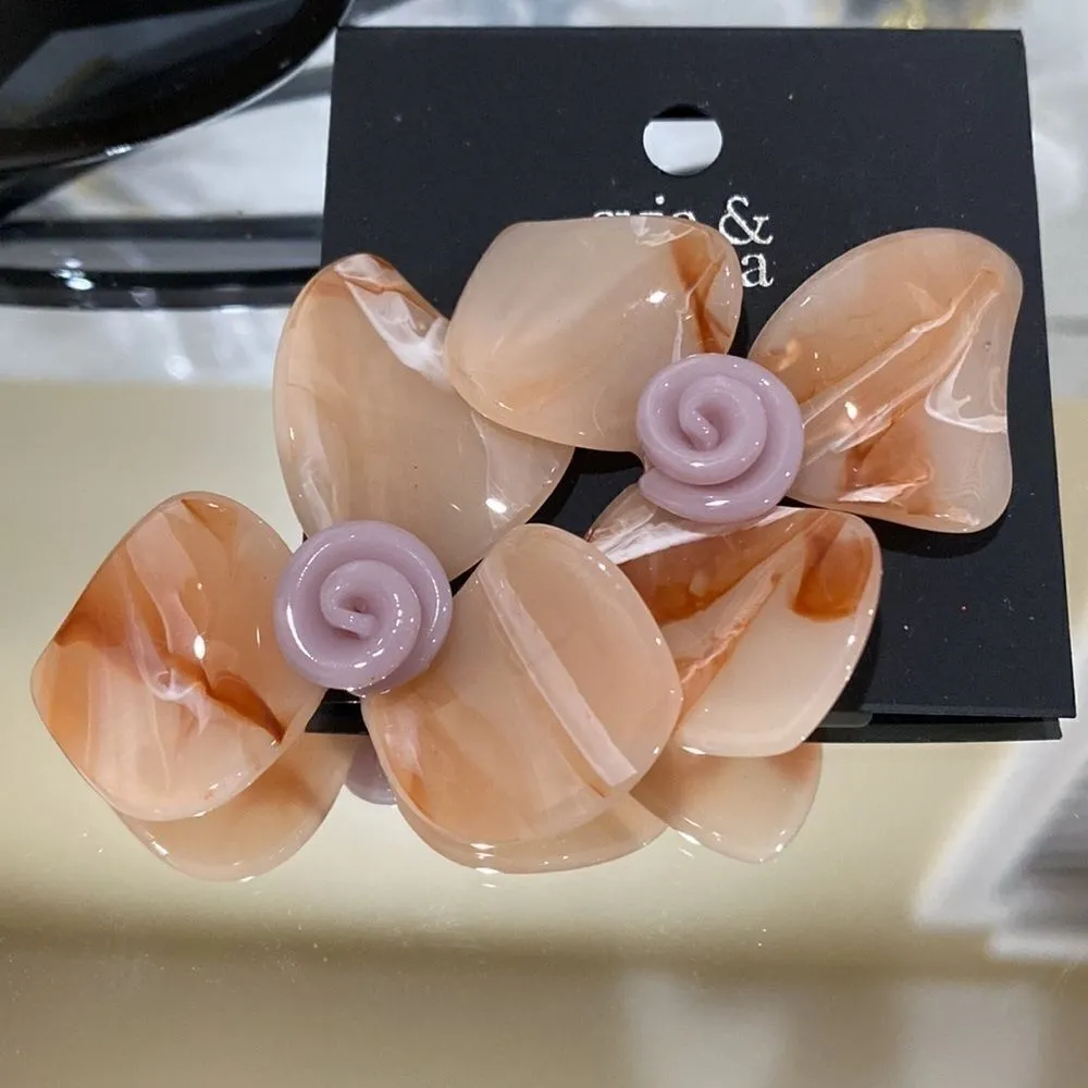 Resin flower Unique Swirl Earrings Tan - Image 3