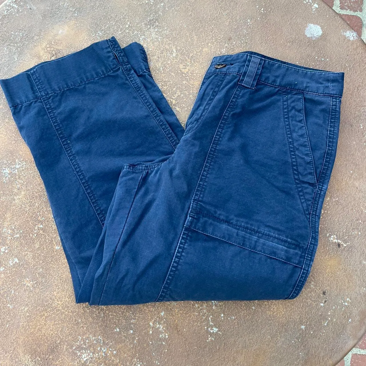 Womens 4 Relaxed Fit Mid Rise Cargo Pants - Image 4