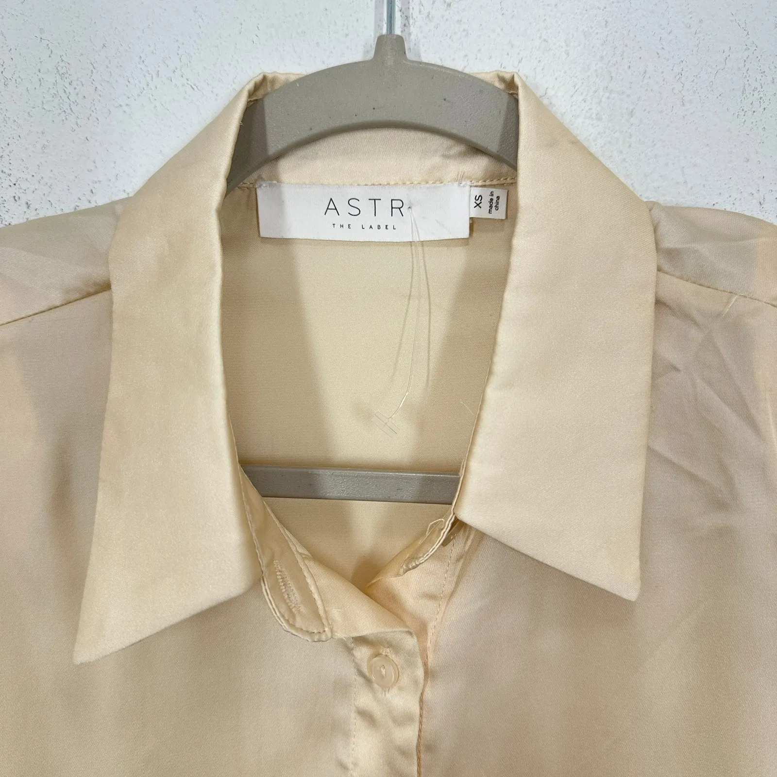 ASTR THE LABEL Cream Silk Satin Button Down Shirt Blouse Shoulder Pad Top XS NWT - Image 5