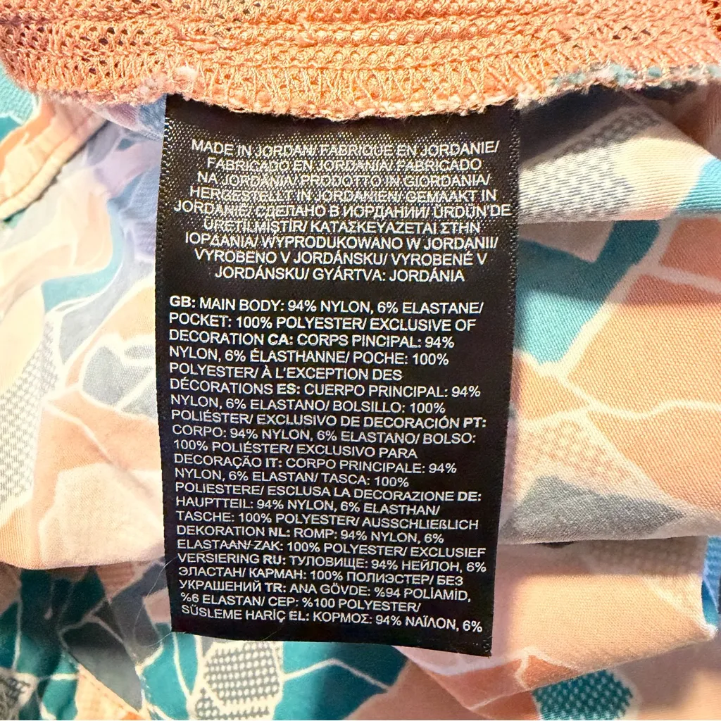 The North Face Women's Patterned Athletic Shorts XXL - Image 4