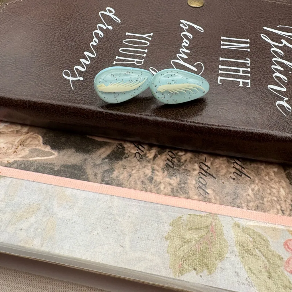Vintage 60s Aqua Feather Earrings – Handmade Resin Glitter Blue - Image 2