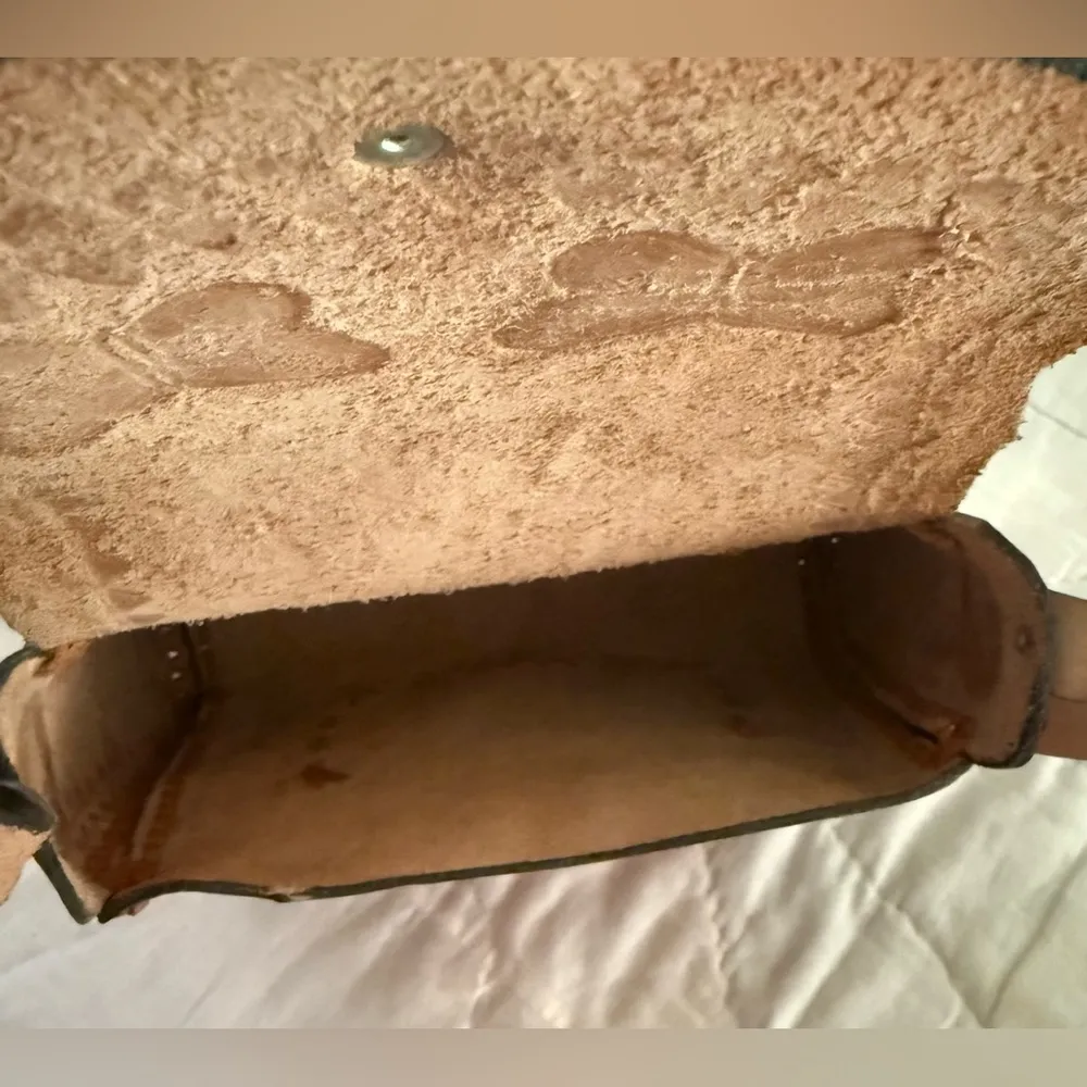 VINTAGE 1970’s HIPPIE HAND TOOLED BUTTERFLY LEATHER BOHO SHOULDER BAG Brown - Image 9