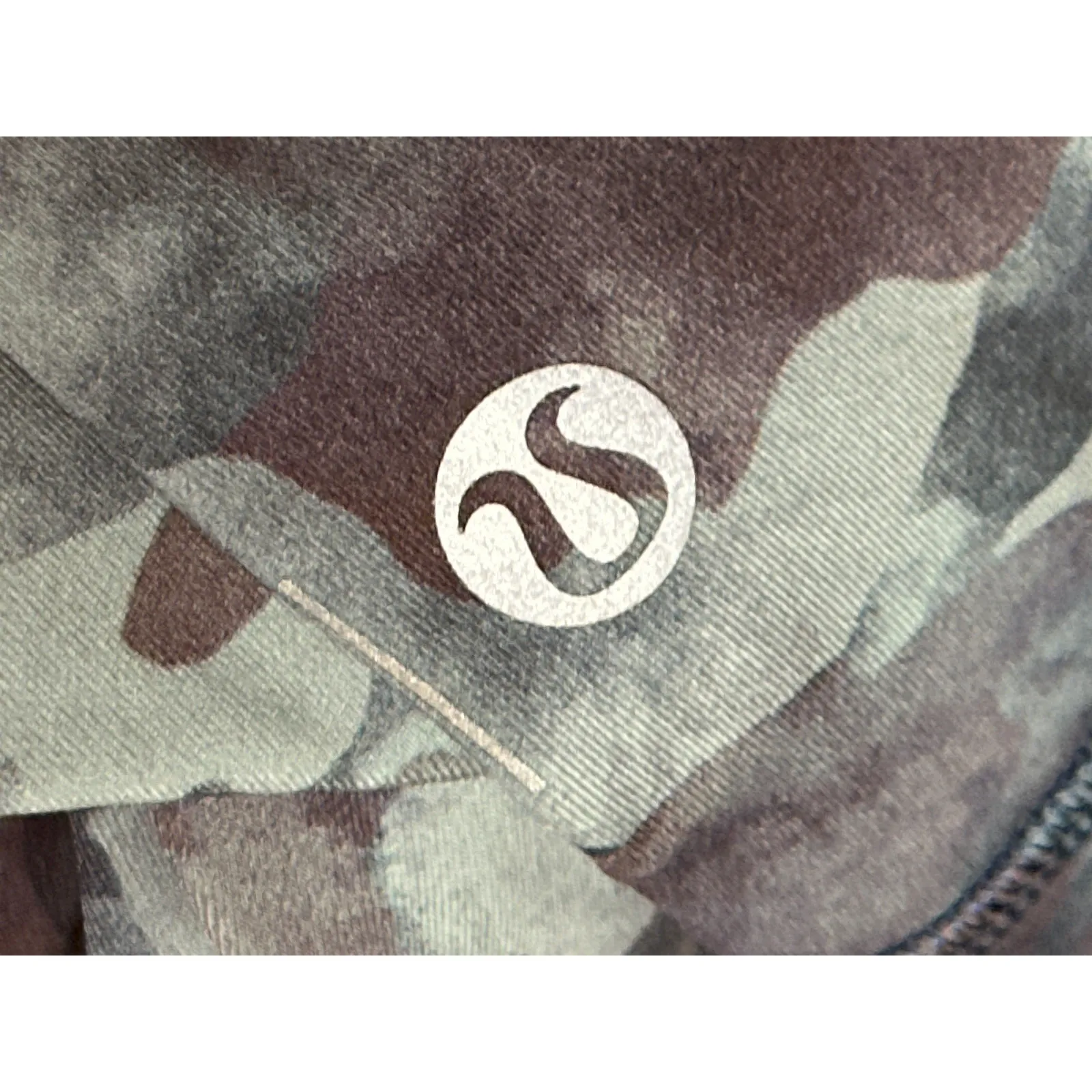 Lululemon Women's Camo Camouflage Mid Rise Yoga Workout Athletic Biker Shorts S - Image 4