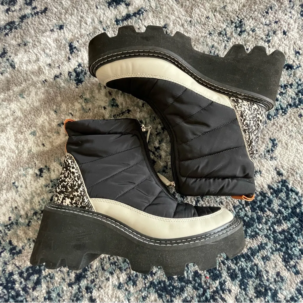 Snow Boots Size 8.5 - Image 2