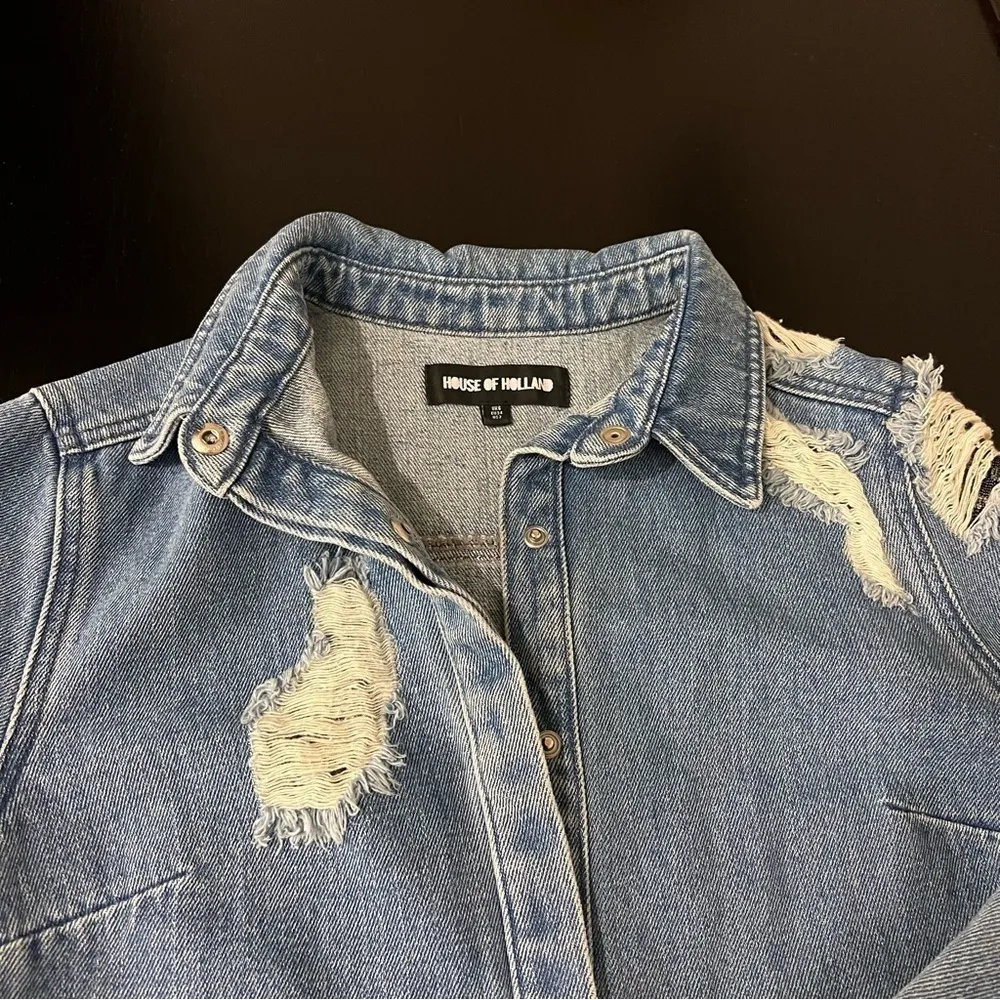 House of Holland distressed denim shacket, size 2 (XS), snaps Blue - Image 9