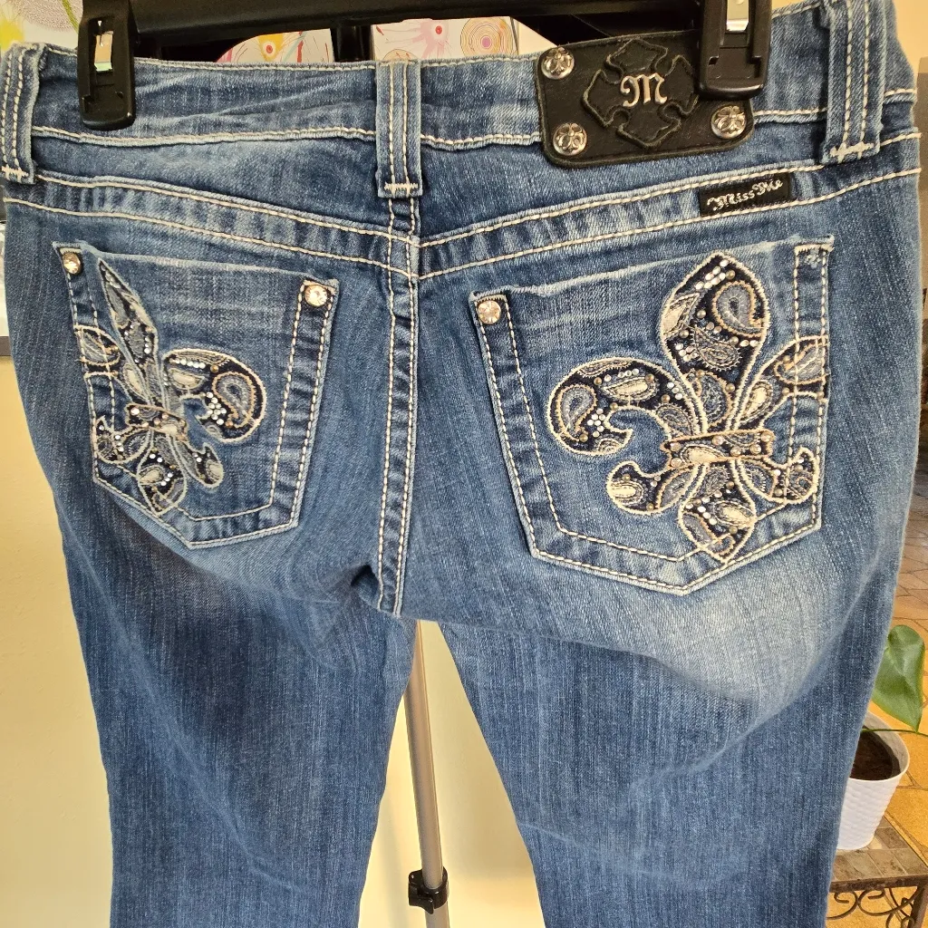 Miss Me FLEUR DE LIS Capri Jeans size 29 - Image 6