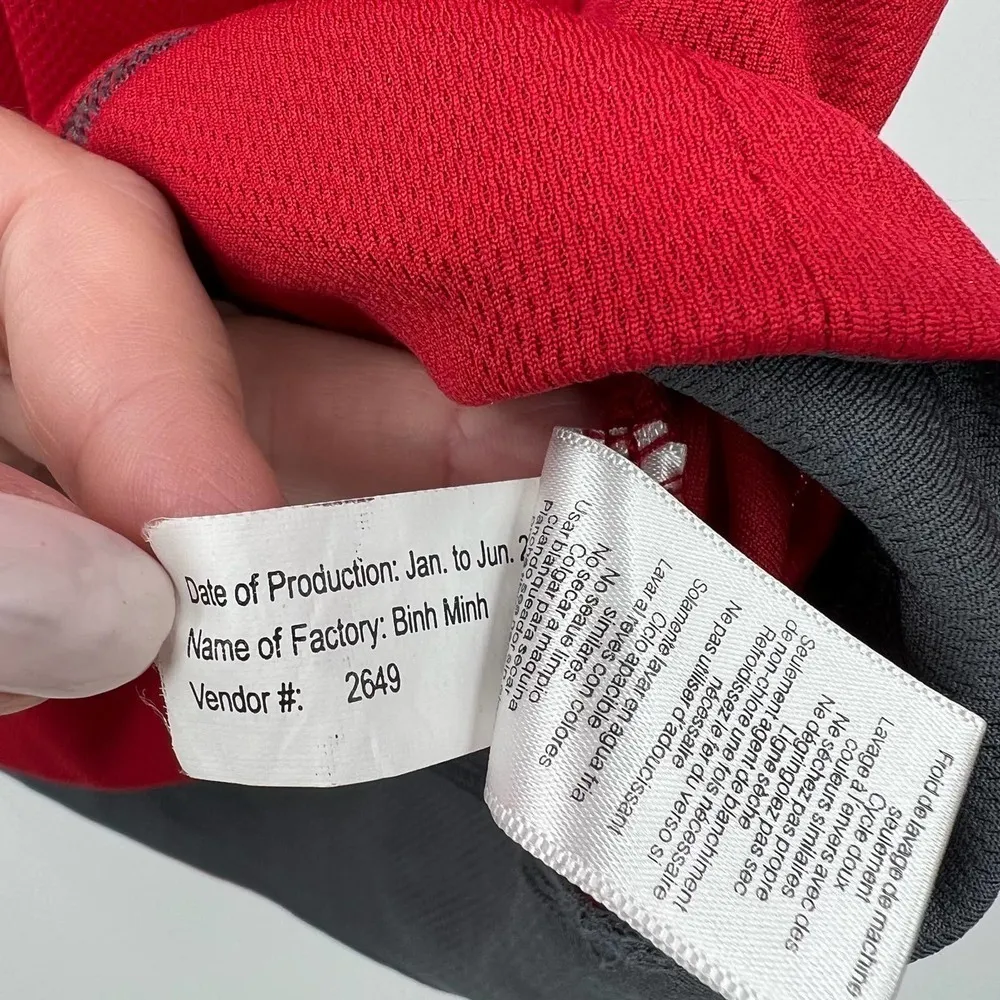 Alo Yoga red pullover quarter zip pullover Asian martial arts long sleeve medium - Image 5