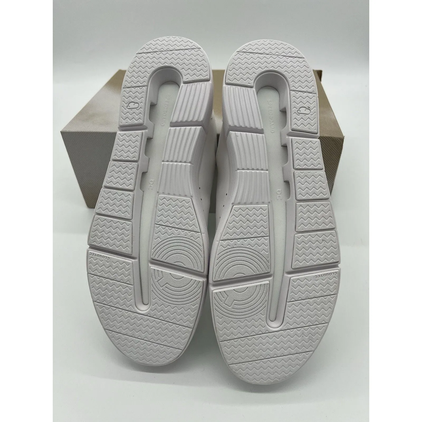 On The Roger Advantage 2 Women's White Undyed Size 9.5 B Medium US - Image 8