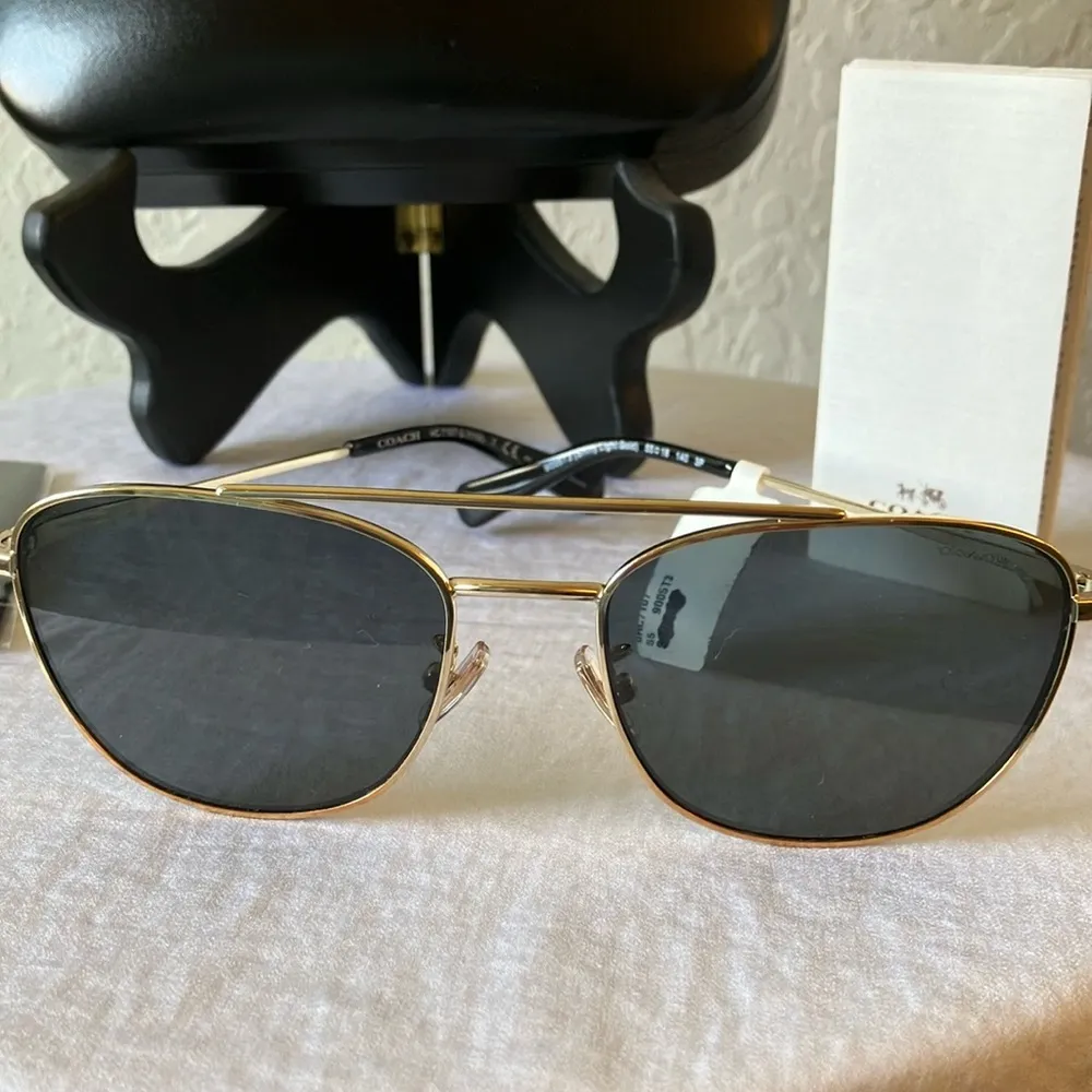 Coach: Shiny Light Gold (HC 7107) Sunglasses- Gold Tone- Case & Cloth - Image 5