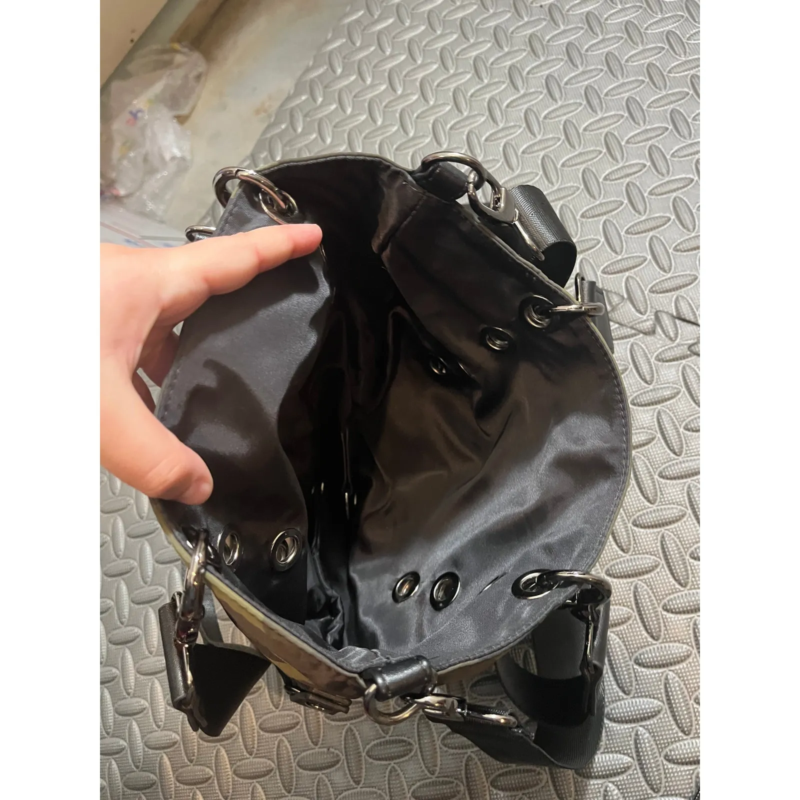 SR Squared Sondra Roberts‎ Camouflage Mini Reversible Tote with Inside Pouch - Image 6