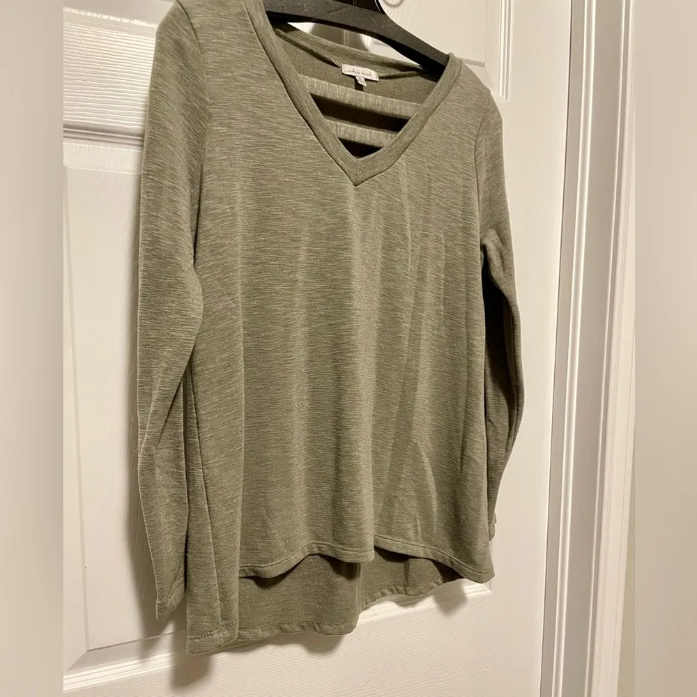White Birch Green Relaxed Long Sleeve Top Small Cut Out Casual Lightweight Flowy - Image 4