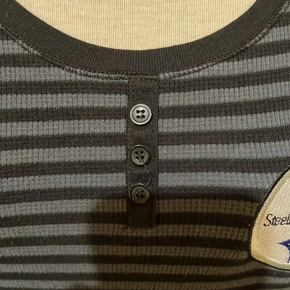 Pittsburgh Steelers women’s long sleeve crew neck striped tee size M - Image 4