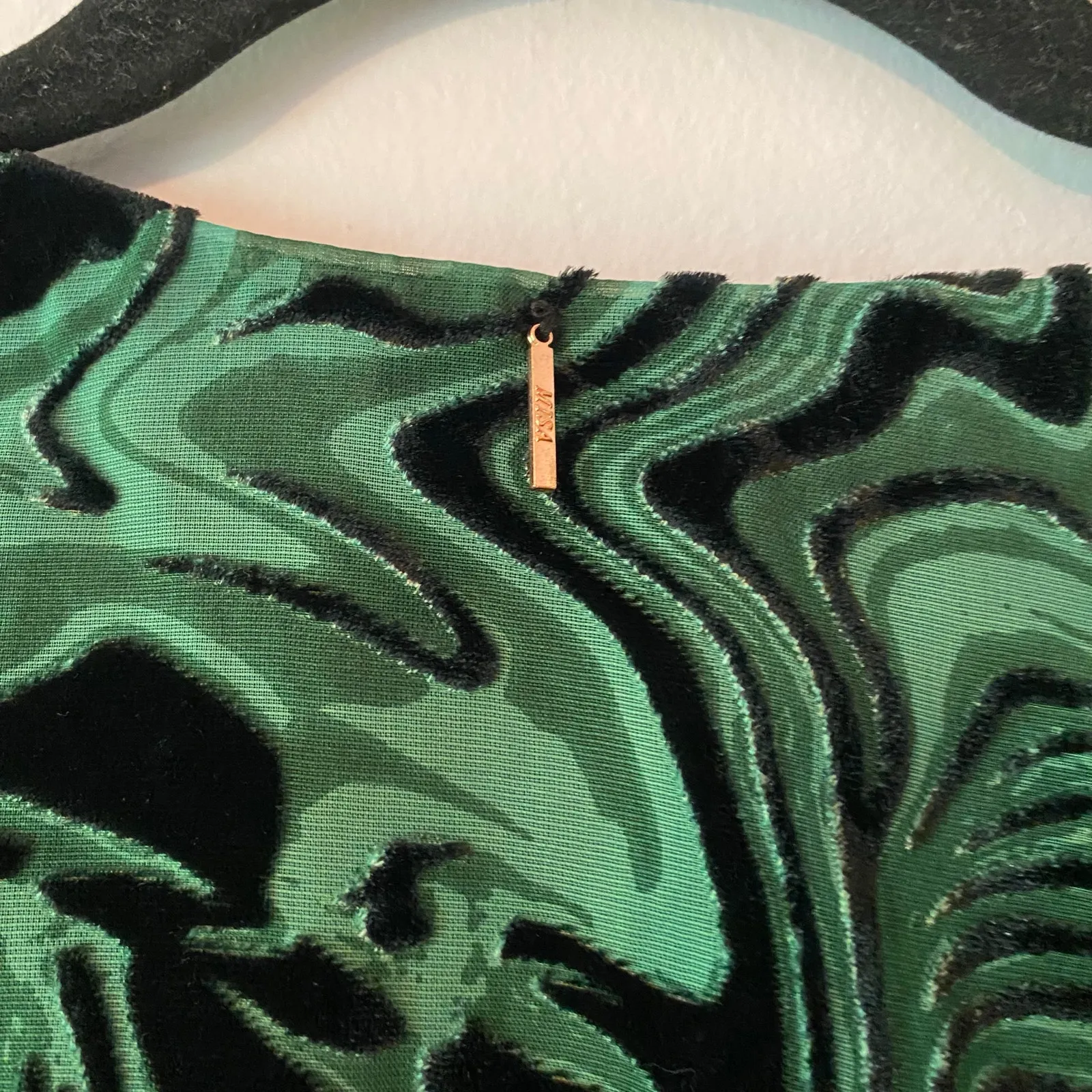 MISA Los Angeles Green Black Velvet V-neck Ruffle Blouse Women's size XS - Image 6