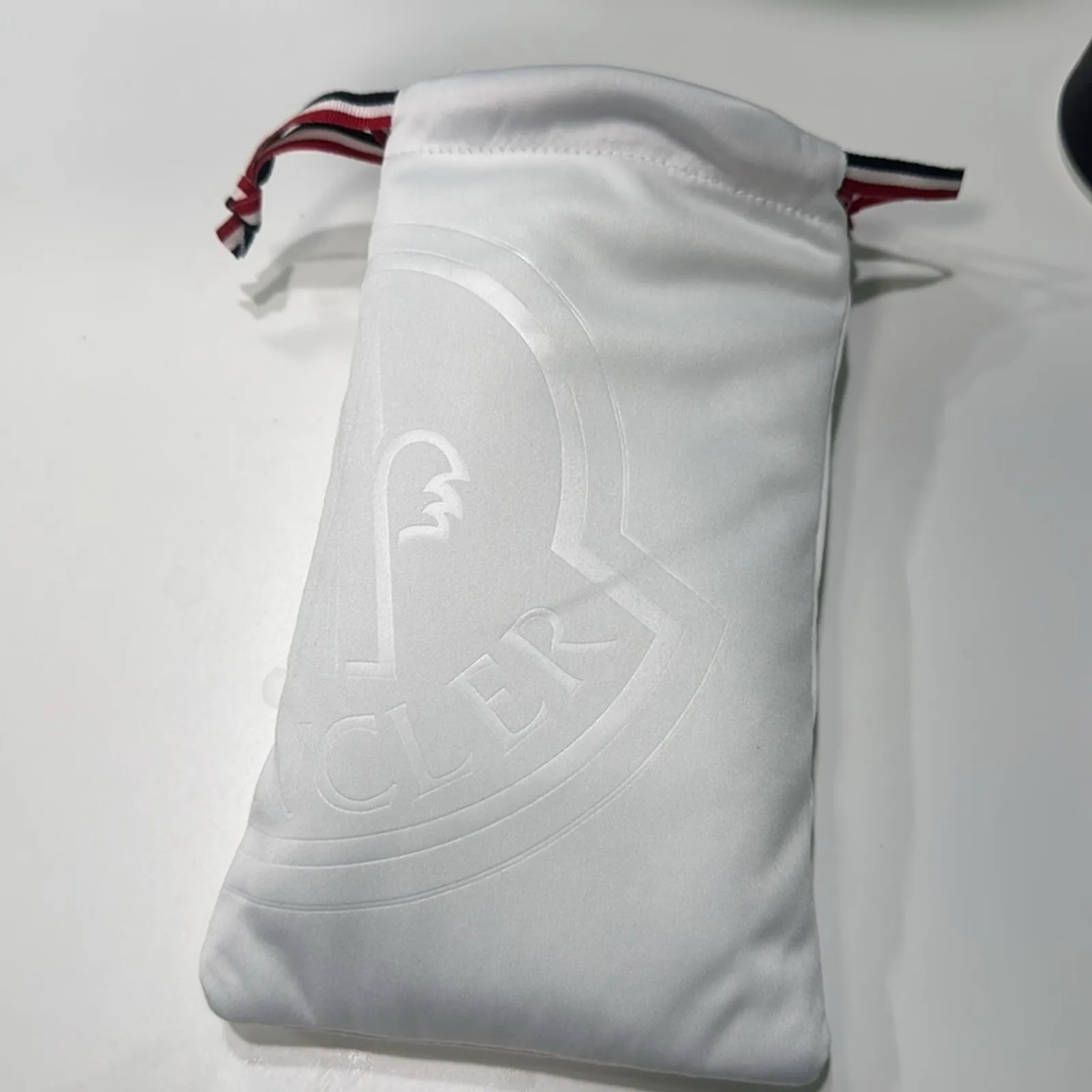 Moncler 55MM Cat Eye Sunglasses Blsck - Image 3