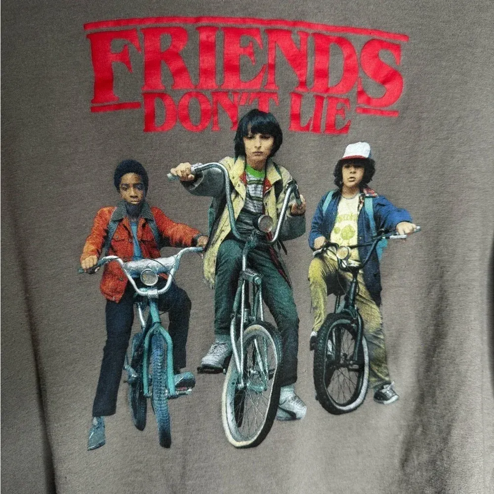 STRANGER THINGS “Friends Don’t Lie” Long Sleeve Crop Top Juniors Size L‎ - Image 4