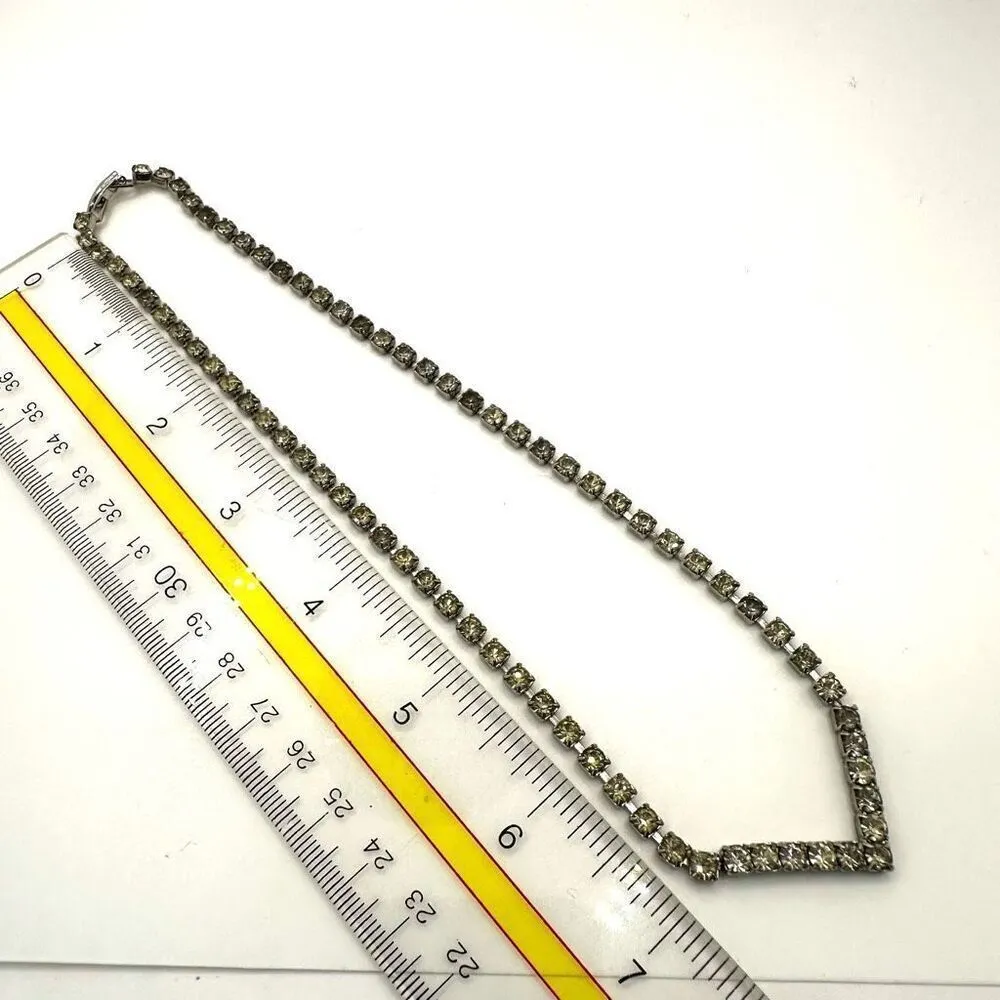 Rhinestone V necklace Silver - Image 7