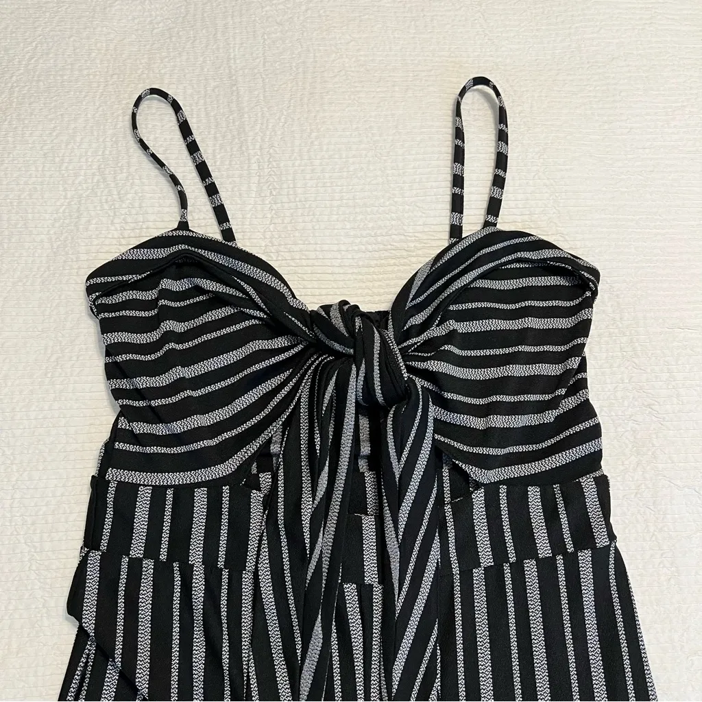 Boohoo jumpsuit cutouts black white stripe size 10 - Image 3
