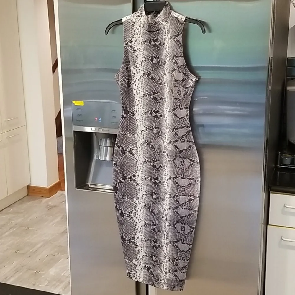 💕ELIZABETH and JAMES💕 Boa Dress in Python - Image 14