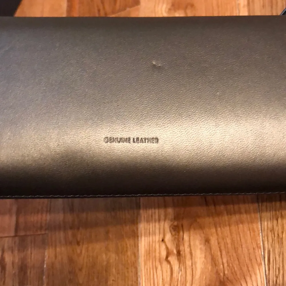 Kenneth Cole hand bag - Image 4