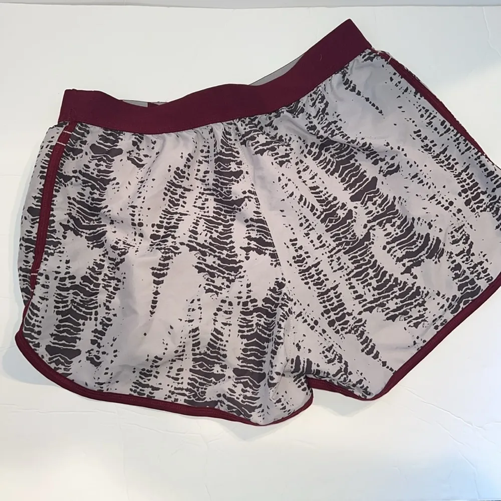 Under Armour Shorts Womens Small Running Athletic Lined Activewear Red Gray - Image 3