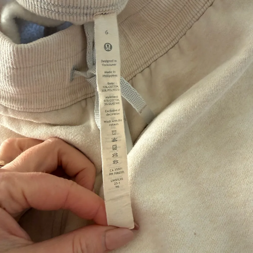 Lululemon Scuba Joggers - Size 6 - Image 5