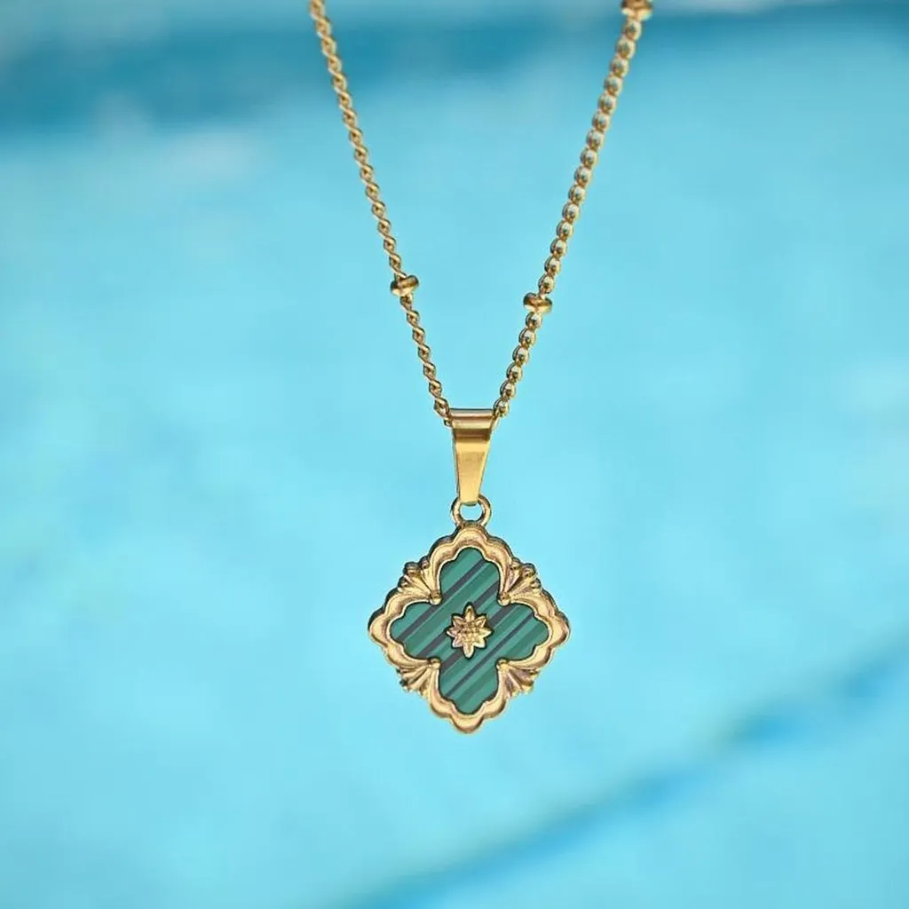 Medieval Renaissance Emerald Green Clover Pendant Necklace Gold - Image 2