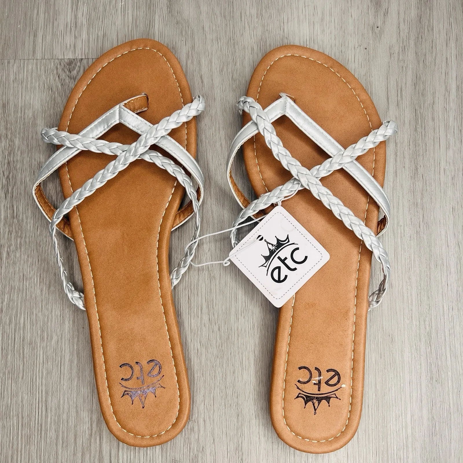 NWT ETC Silver Sandal Flip Flops Size 11 - Image 3