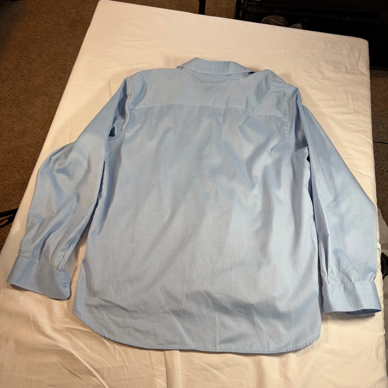 Eddie Bauer womens blue wrinkle resistant long sleeve button down. Size XL - Image 5