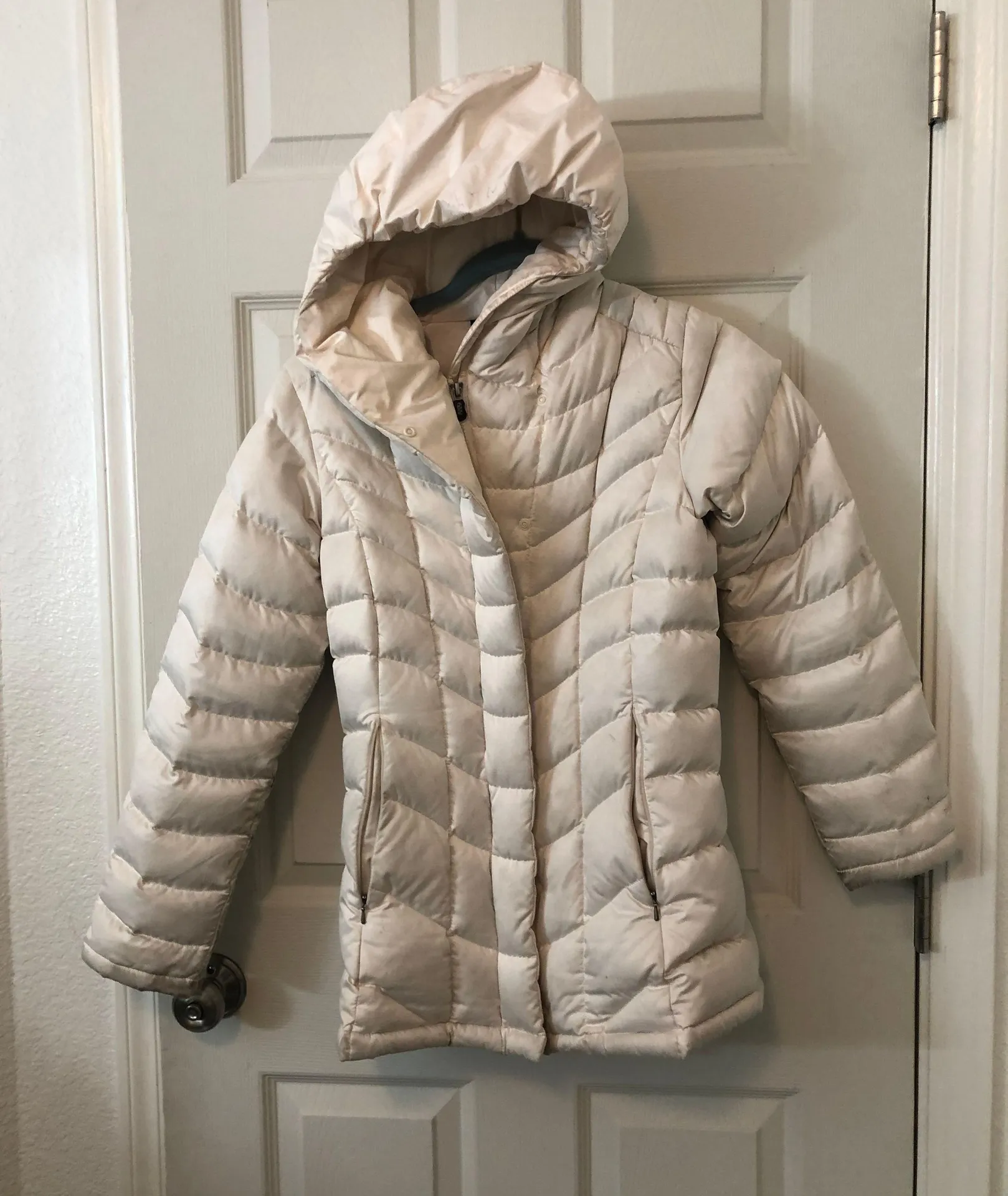 White puffy winter jacket - Image 2